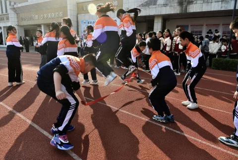 福州趣味运动会：新年新气象 家长孩子共享欢乐时光