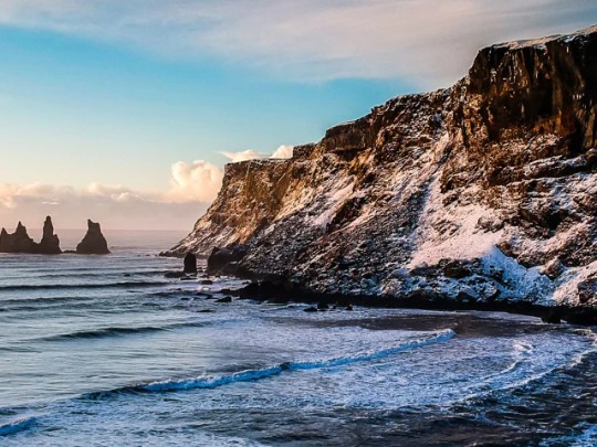 Explora la belleza impresionante de las montañas costeras: un destino de ensueño