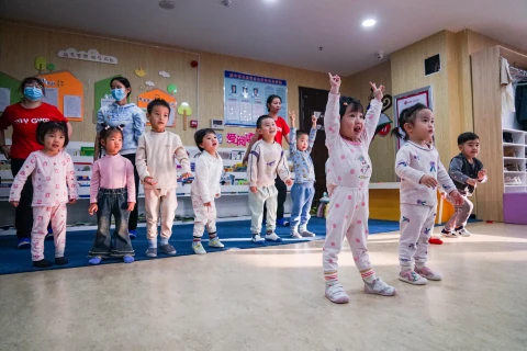 西宁市推动嵌入式托育点建设，解决婴幼儿日间照料问题