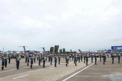 第十五届中国航展迎来首个公众日