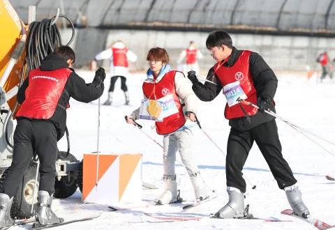 全国滑雪定向挑战赛宁夏兴庆站开赛