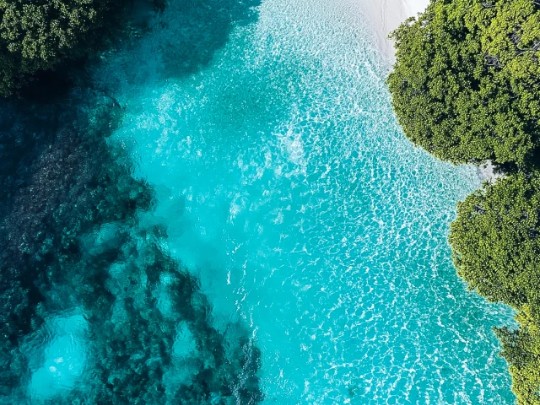 Erleben Sie den zauberhaften Glasstrand auf den Mariana-Inseln - Ein Paradies für Strandliebhaber