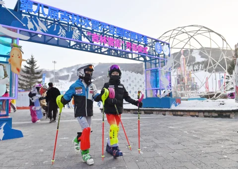 第八届吉林雪博会盛大开幕：五大雪街带你体验冰雪乐趣