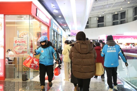 北京过节氛围度伊始：元旦假期商场餐厅热闹非凡