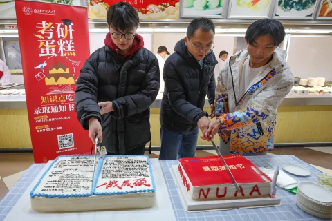 南京航空航天大学送考研蛋糕：吃透知识点，金榜题名